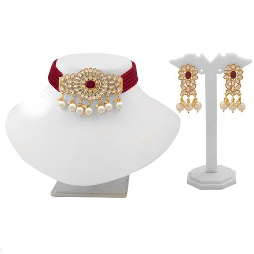 Feminine Glittering Jewellery Sets